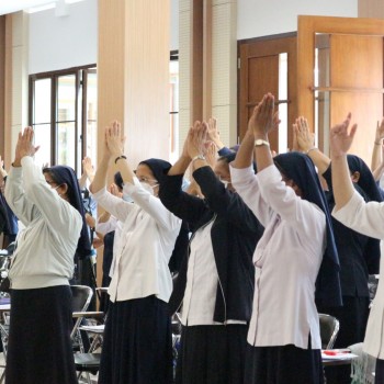 Berdoa dalam gerak dan lagu